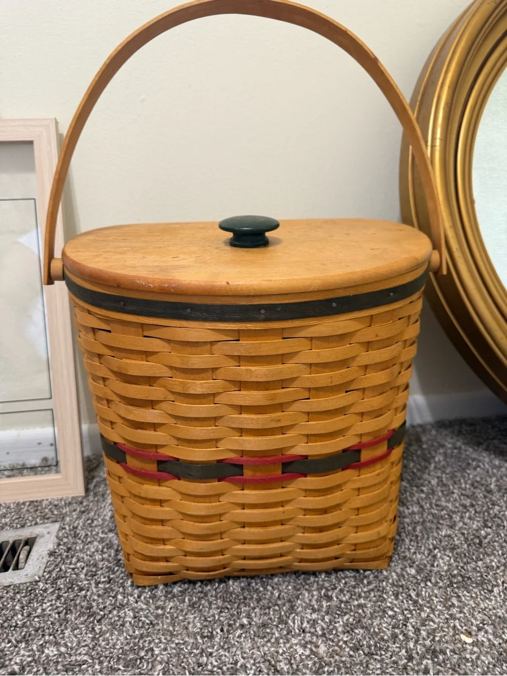 Longaberger basket with lid and handle